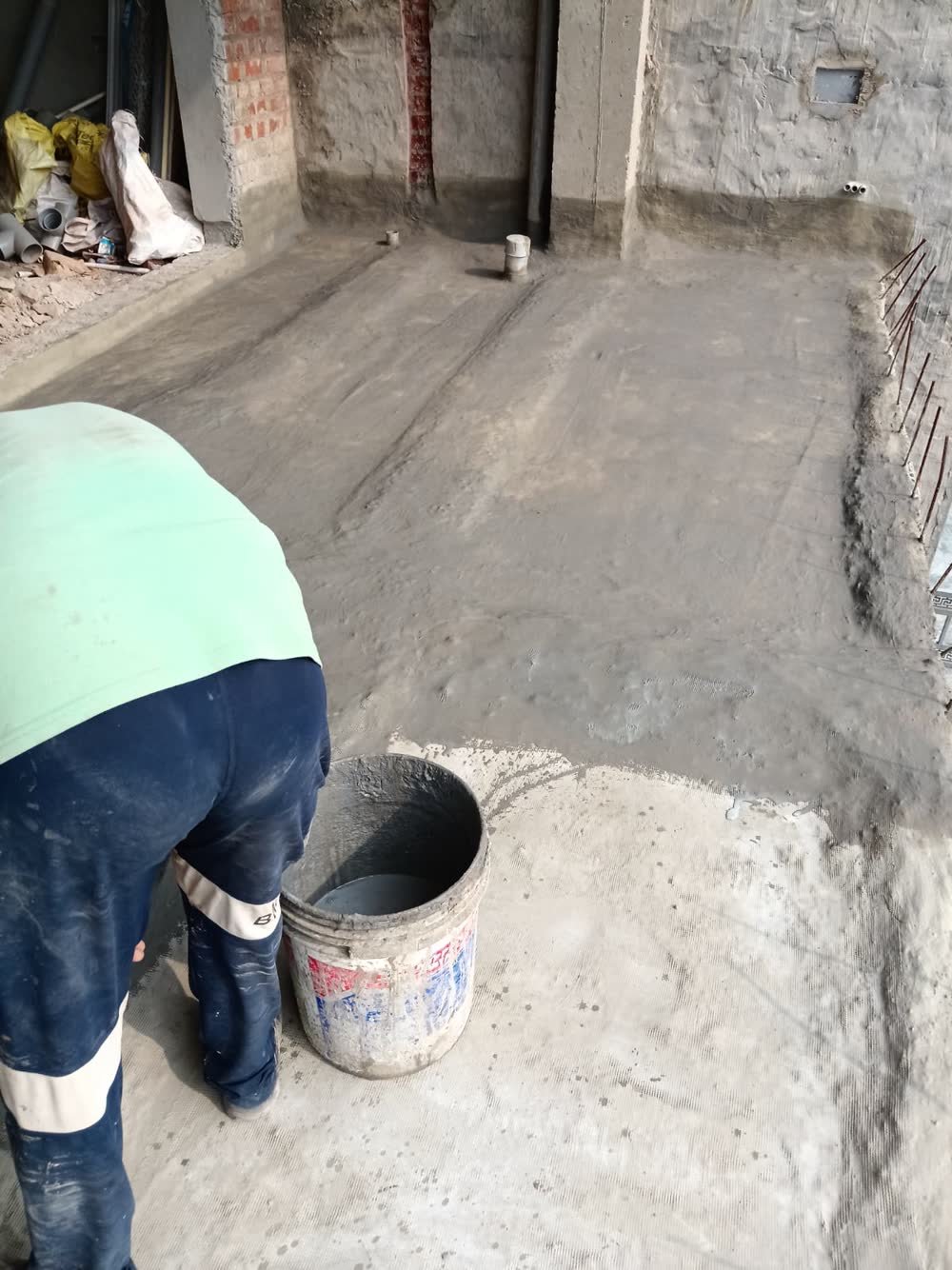 Corner coving fillet and joint sealing along parapet wall in Zirakpur